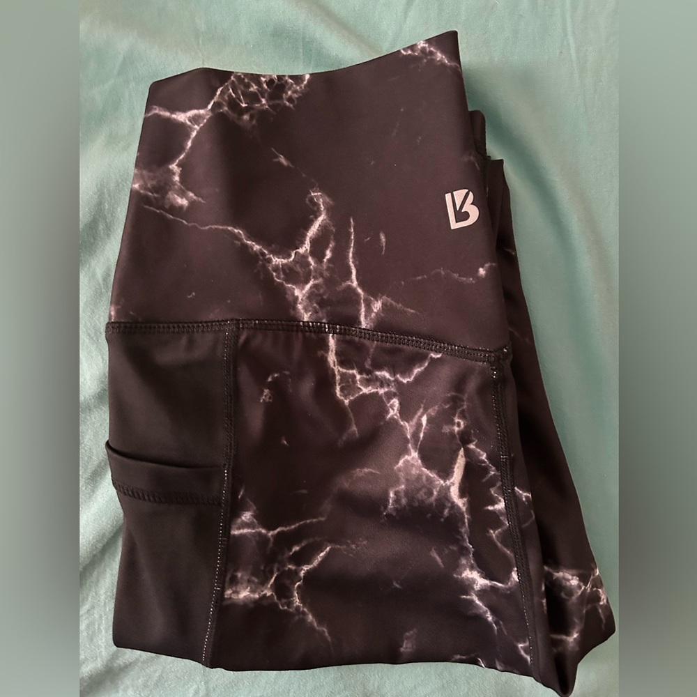Black marble Medium Limitless BuffBunny leggings. Never worn!